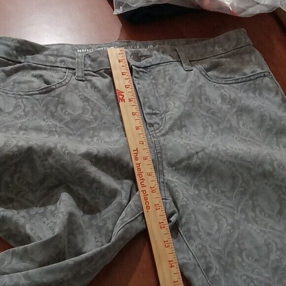 Chicos womens size 8 girlfriend slim leg ankle jeans Waist 34 Inseam 26.5 - Picture 9 of 13